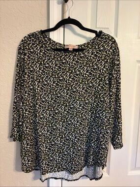 Patterned Black, White & Olive Green Knit Top